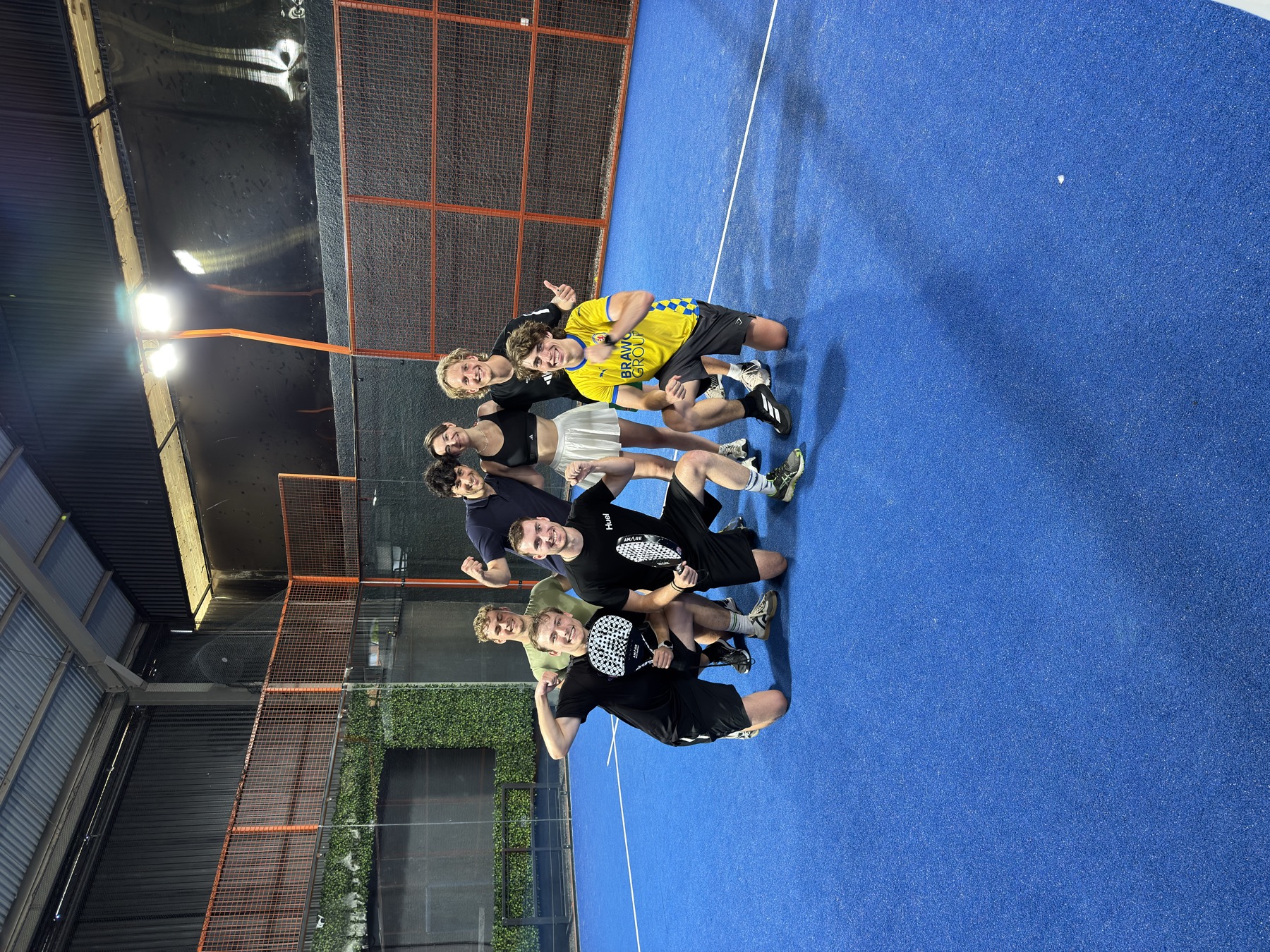 Gruppenfoto beim Padel auf Bali